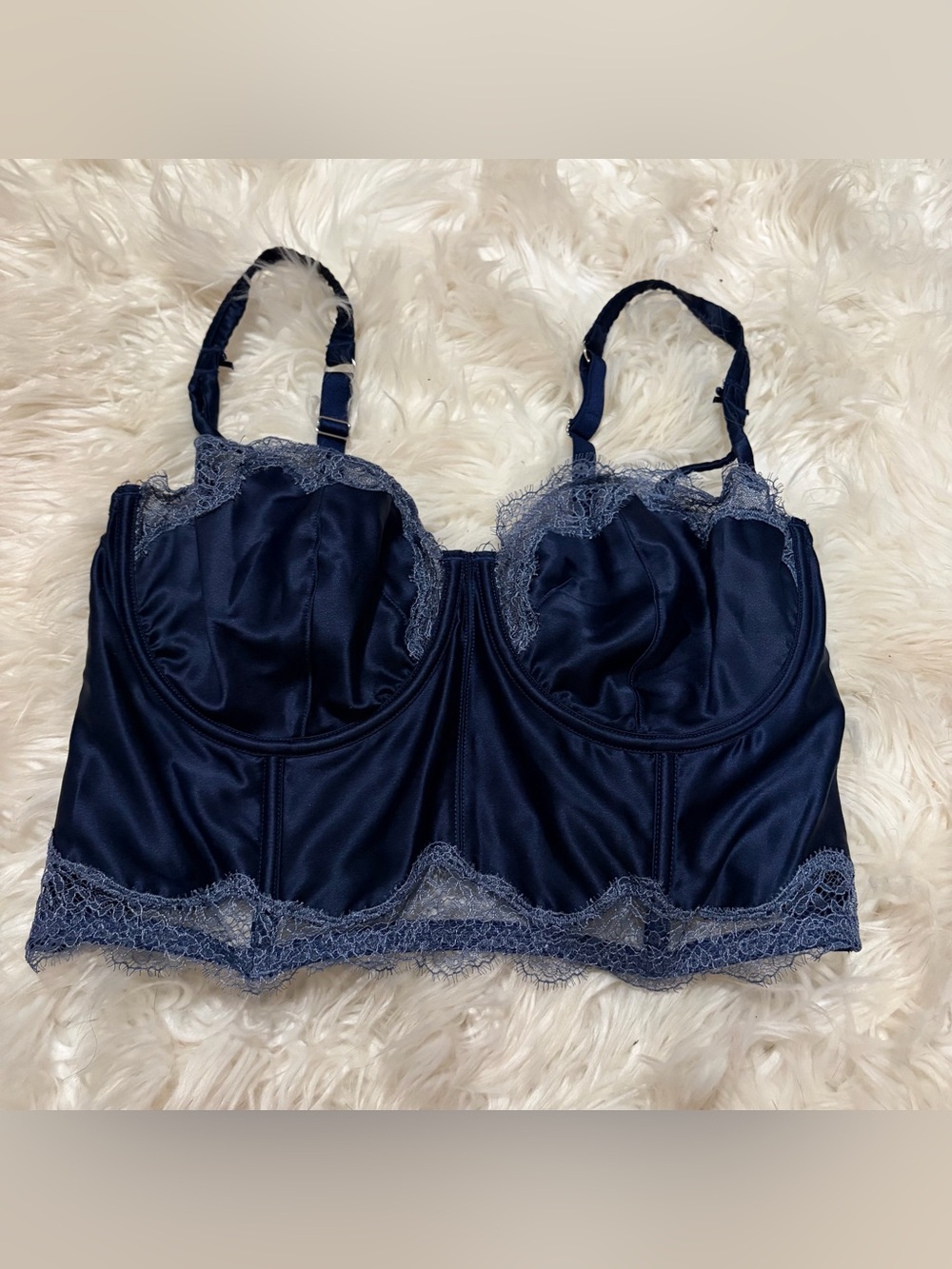 Victoria’s Secret navy blue lace bra size 36DD